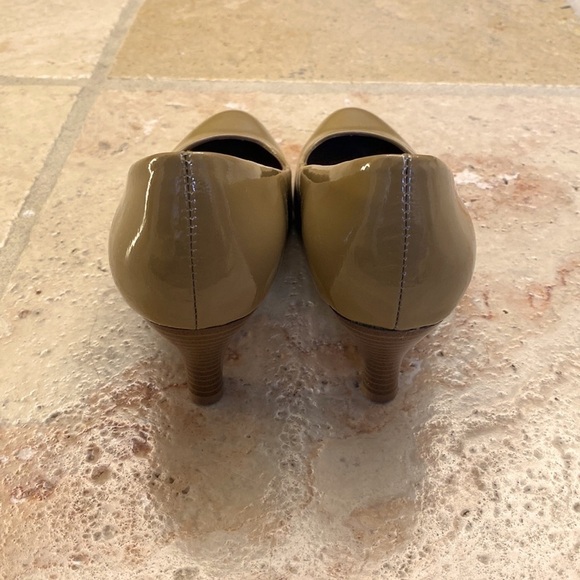 Euro soft pumps Womens Leather wood like heel office career Event Size 7.5 M - Picture 4 of 10